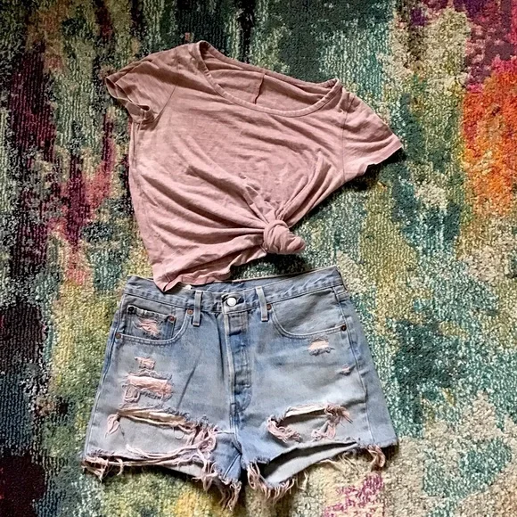 Levi distressed high-waisted jean shorts - Picture 3 of 9